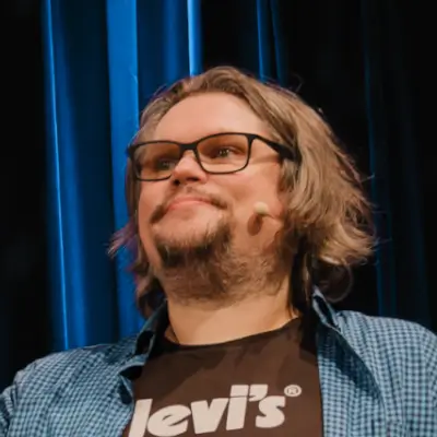 Ein Porträtfoto von Simon Fistrich